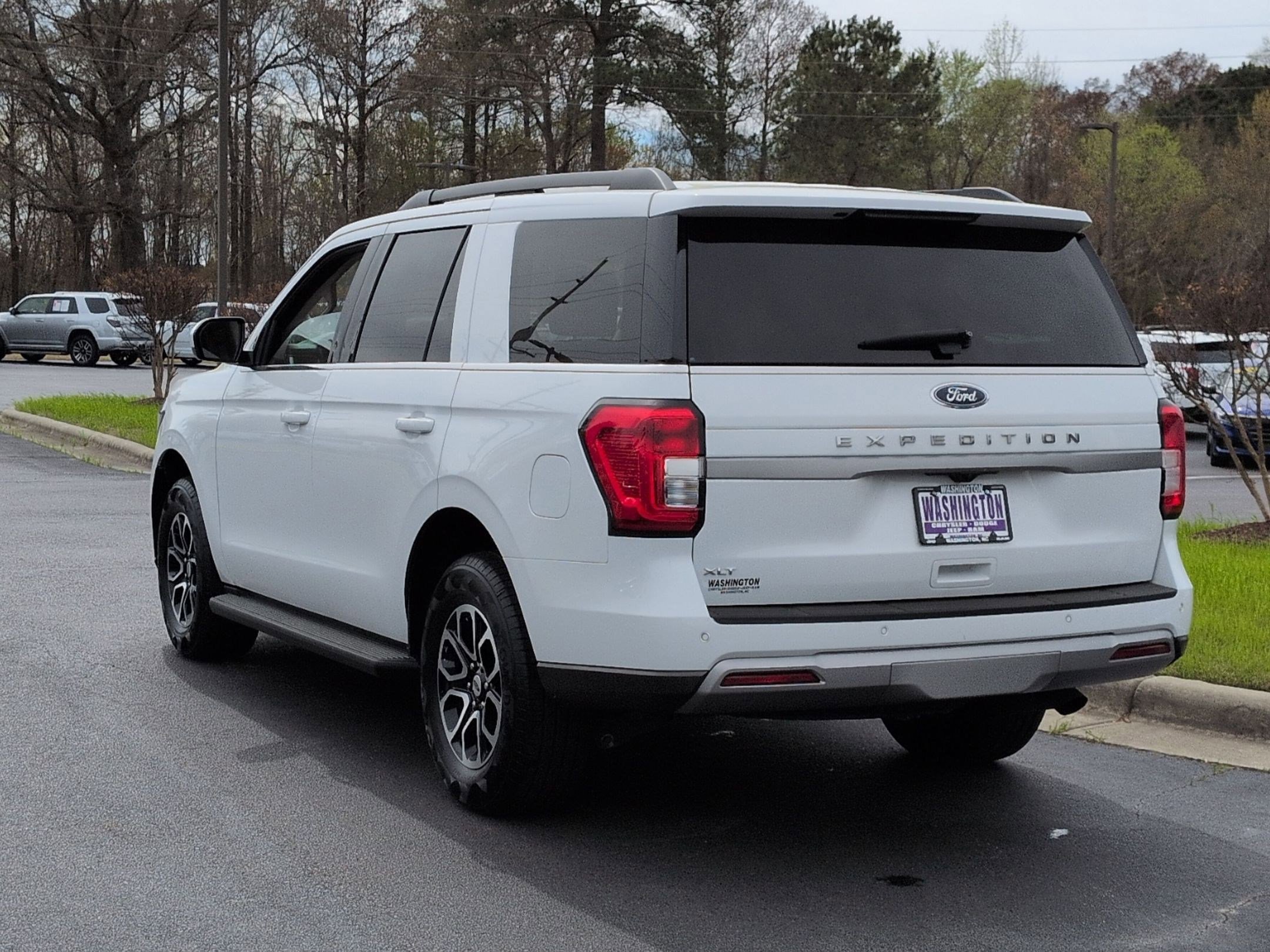 Used 2024 Ford Expedition XLT image 7