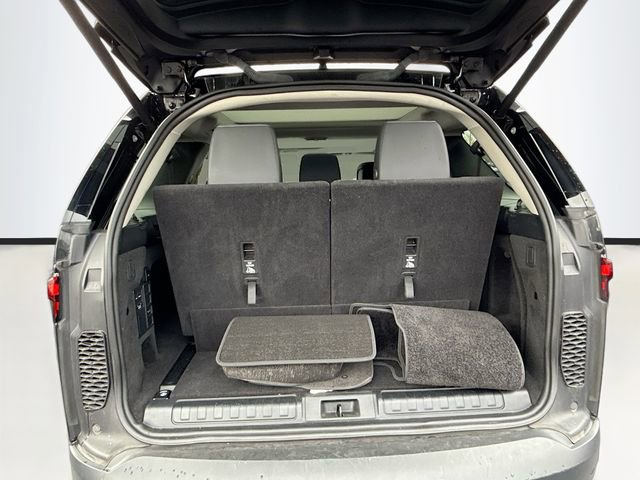 Used 2024 Land Rover Discovery S image 28