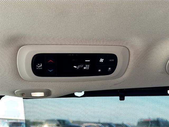 Used 2021 Chrysler Pacifica Limited image 21