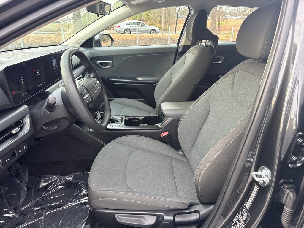 Used 2025 Kia K4 LXS image 13
