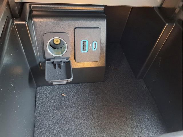 Used 2024 Ford Explorer XLT w/ Equipment Group 202A AWD/4WD image 26