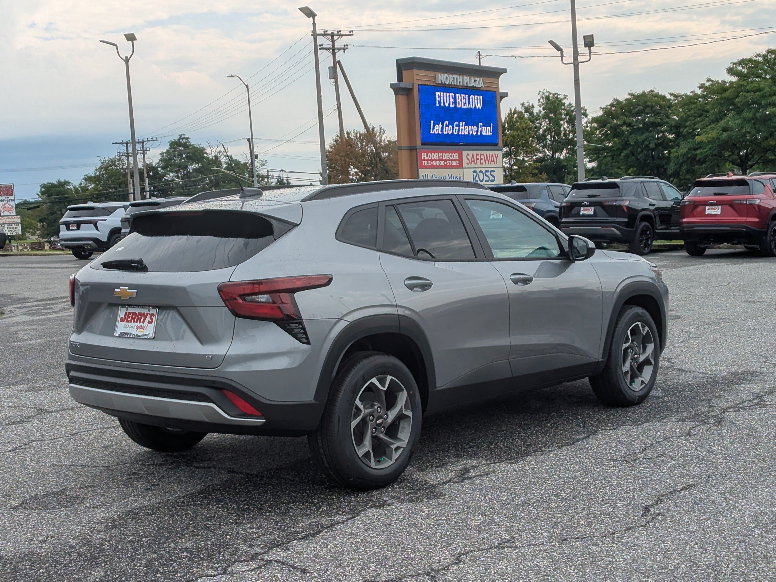 New 2026 Chevrolet Trax LT w/ Driver Confidence Package FWD image 8