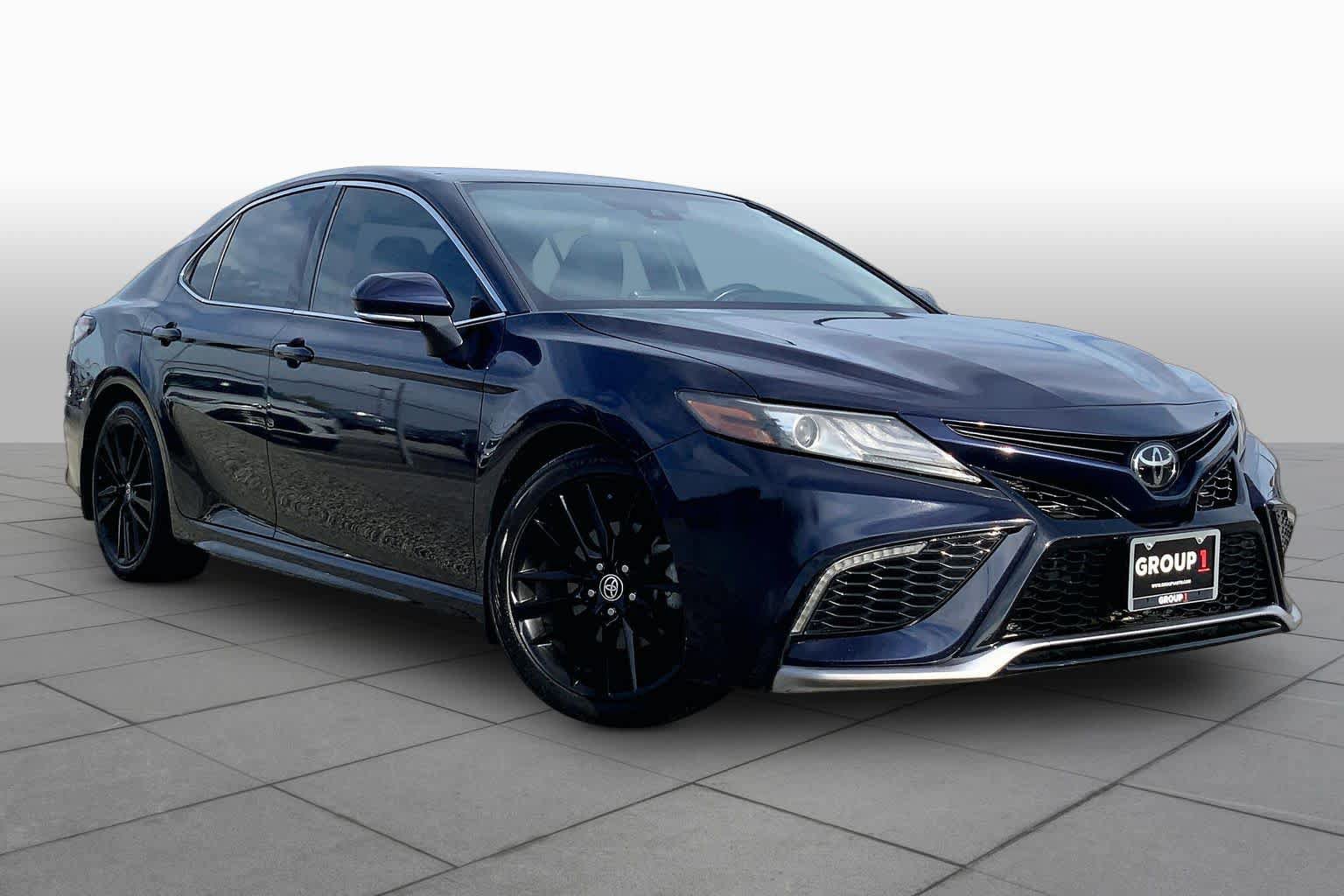 Used 2022 Toyota Camry XSE FWD image 3
