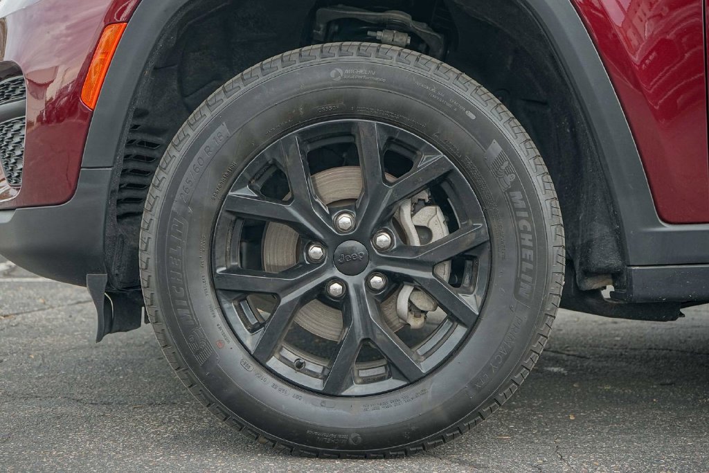 Used 2024 Jeep Grand Cherokee Altitude AWD/4WD image 7