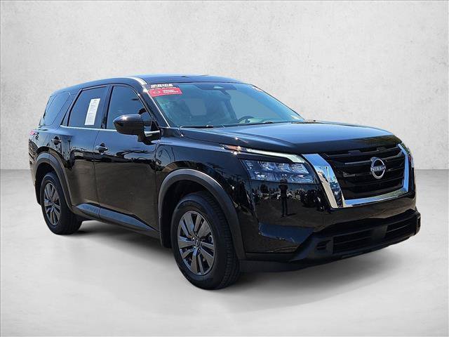 Certified 2025 Nissan Pathfinder S FWD image 3