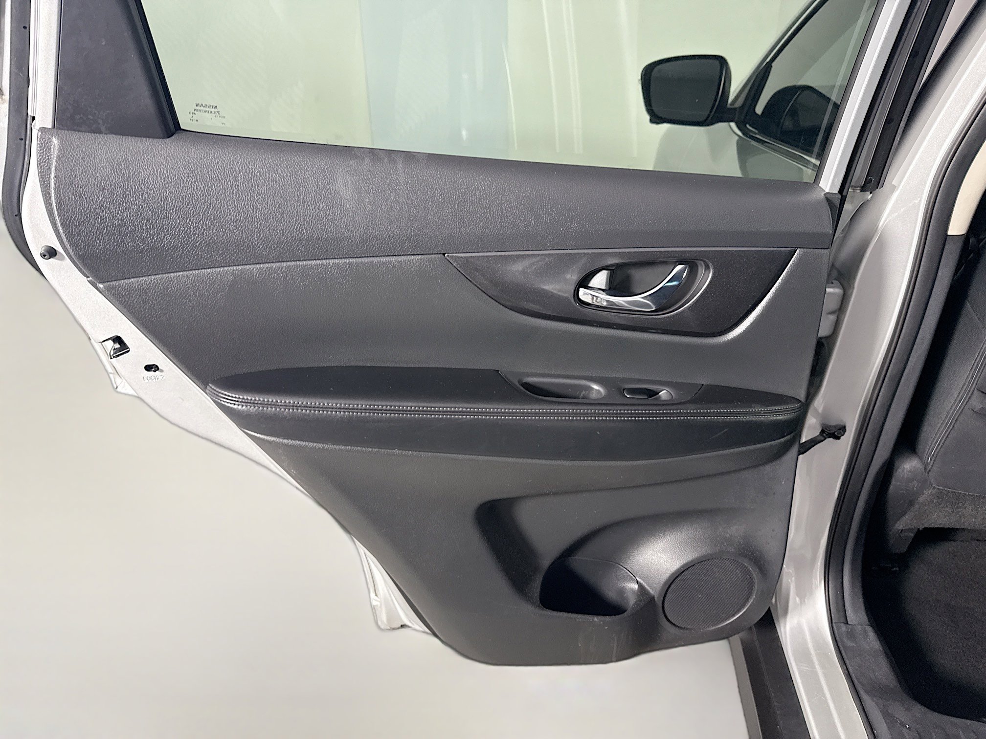 Used 2017 Nissan Rogue SV w/ SV Premium Package image 26