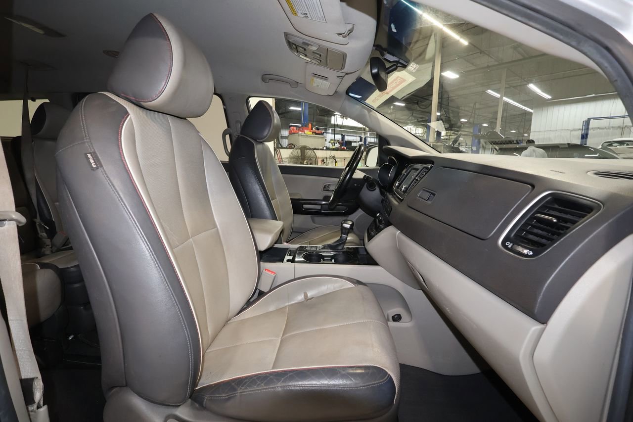 Used 2017 Kia Sedona EX image 17