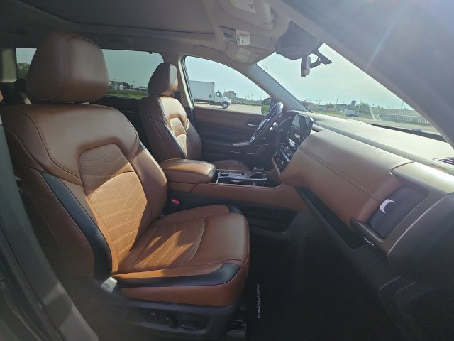 Used 2023 Nissan Pathfinder Platinum AWD/4WD image 33
