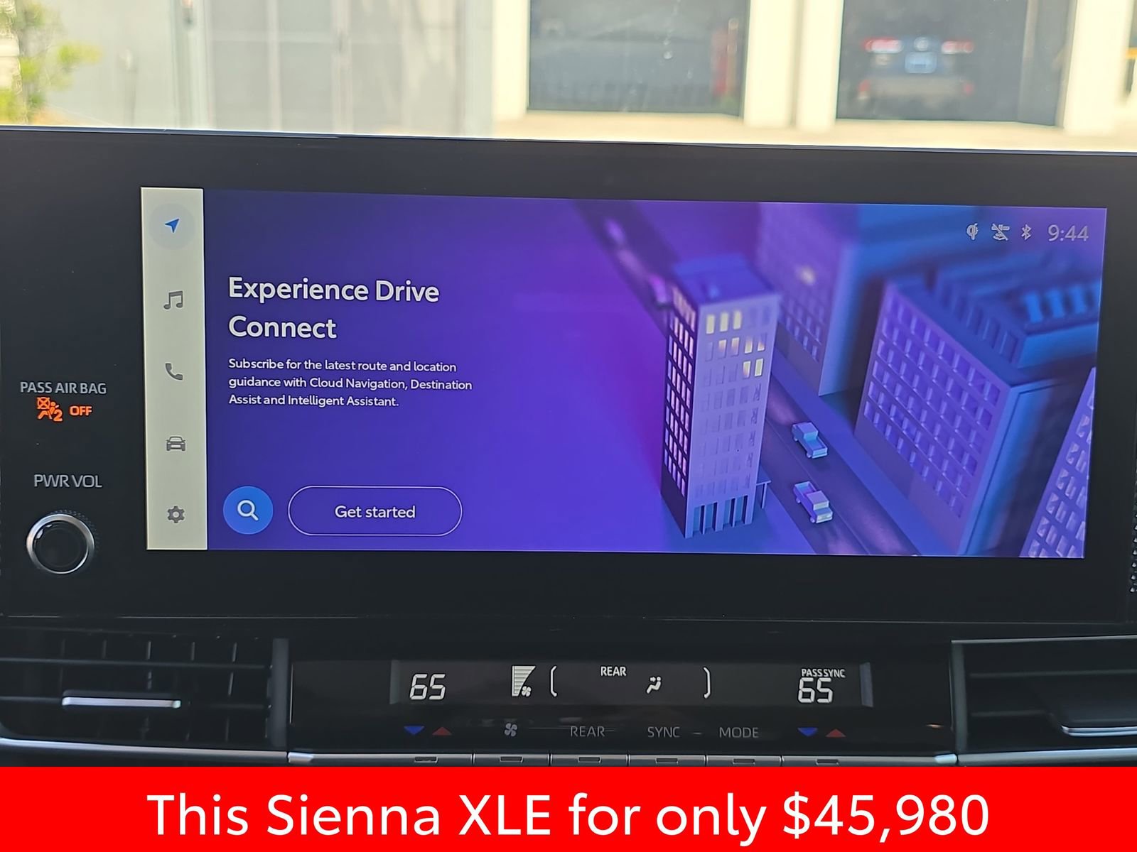Used 2025 Toyota Sienna XLE w/ XLE Plus Package FWD image 29
