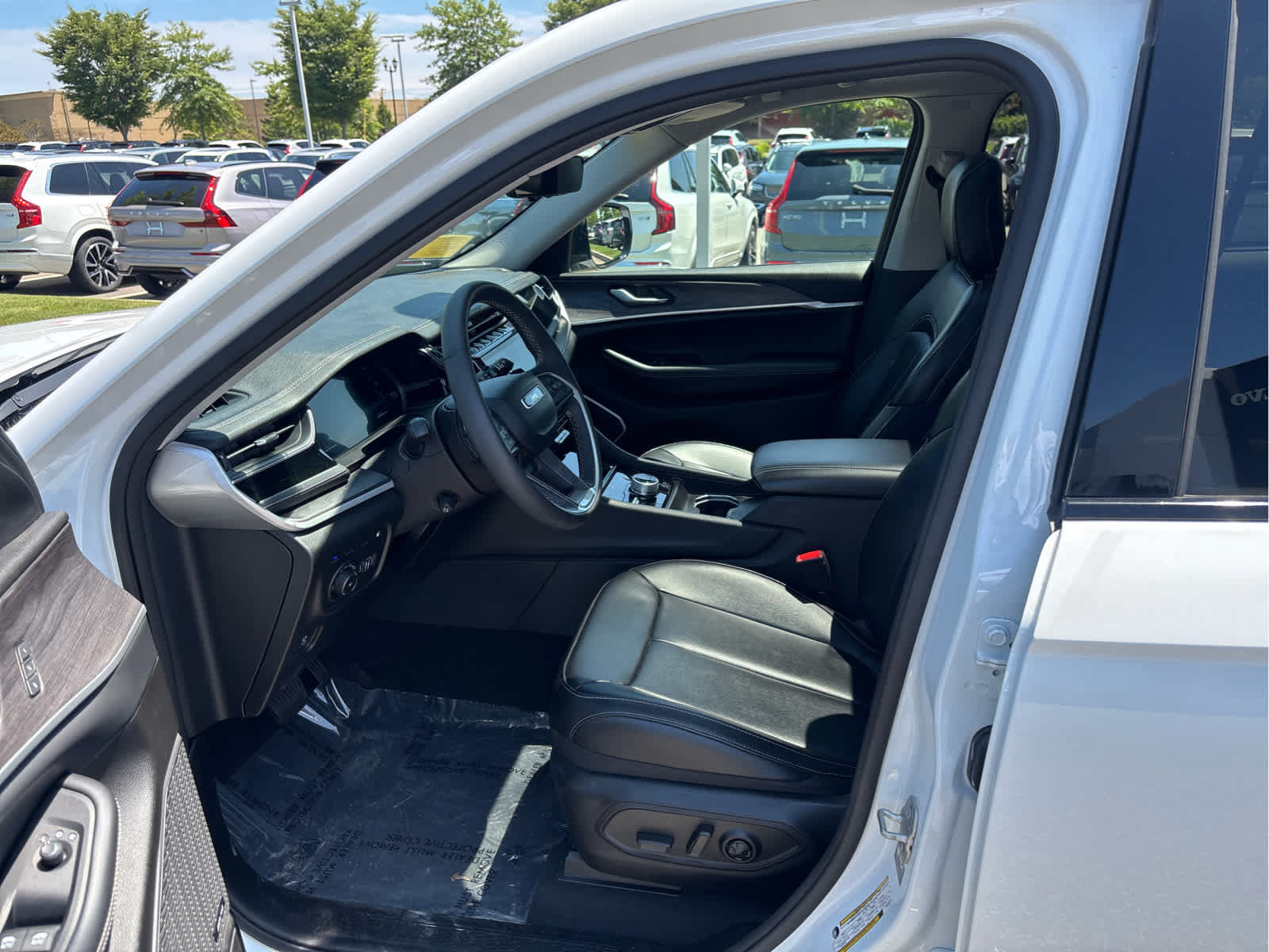 Used 2023 Jeep Grand Cherokee 30th Anniversary AWD/4WD image 13
