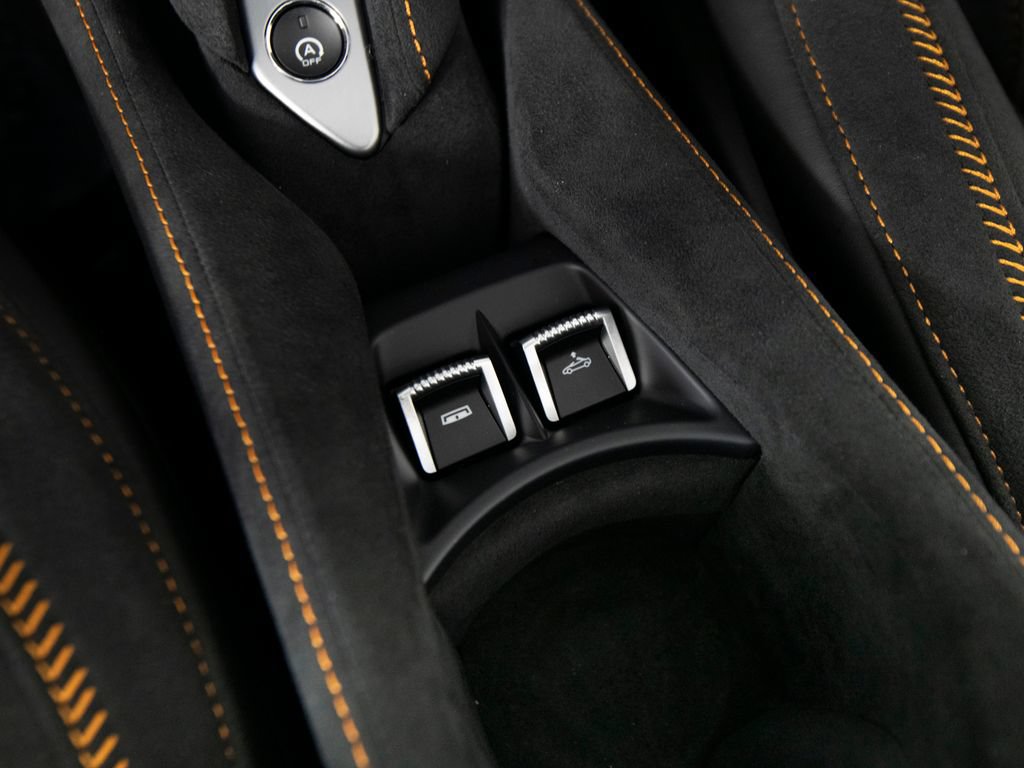 Used 2024 McLaren 750S Spider RWD image 26