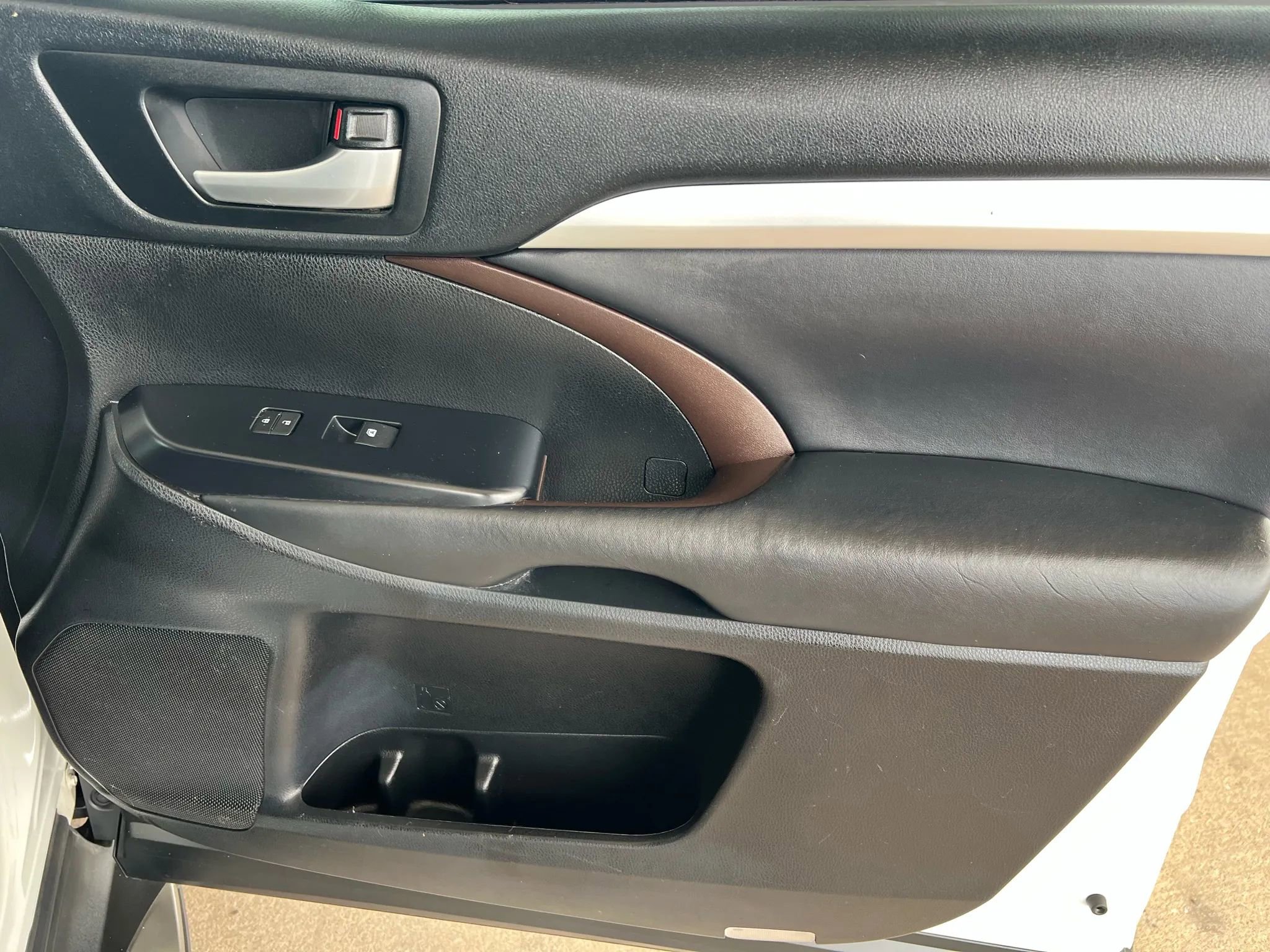 Used 2019 Toyota Highlander SE image 34