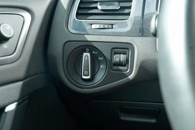 Used 2019 Volkswagen e-Golf SEL Premium image 42