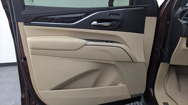 Used 2023 Cadillac Escalade ESV Premium Luxury w/ Performance Package AWD/4WD image 13