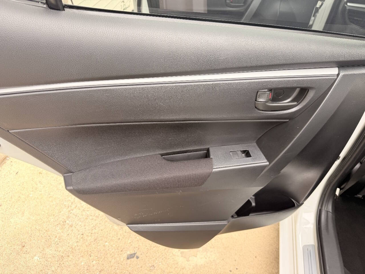 Used 2016 Toyota Corolla L FWD image 13