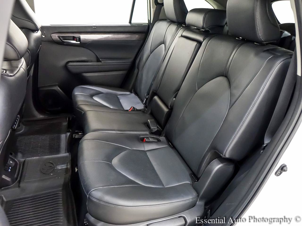 Used 2024 Toyota Highlander Limited AWD/4WD image 16