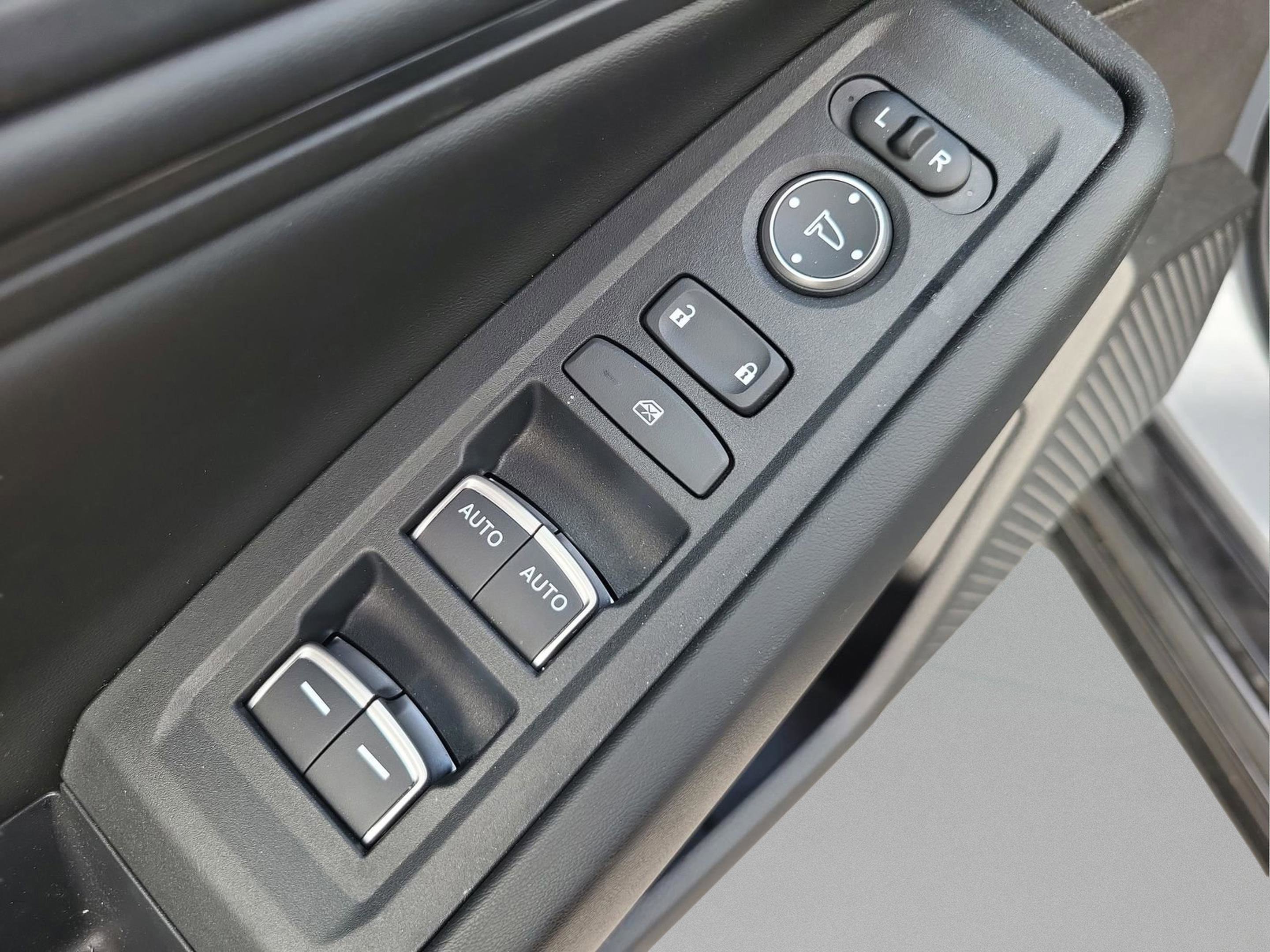 Used 2025 Honda Accord EX-L image 16