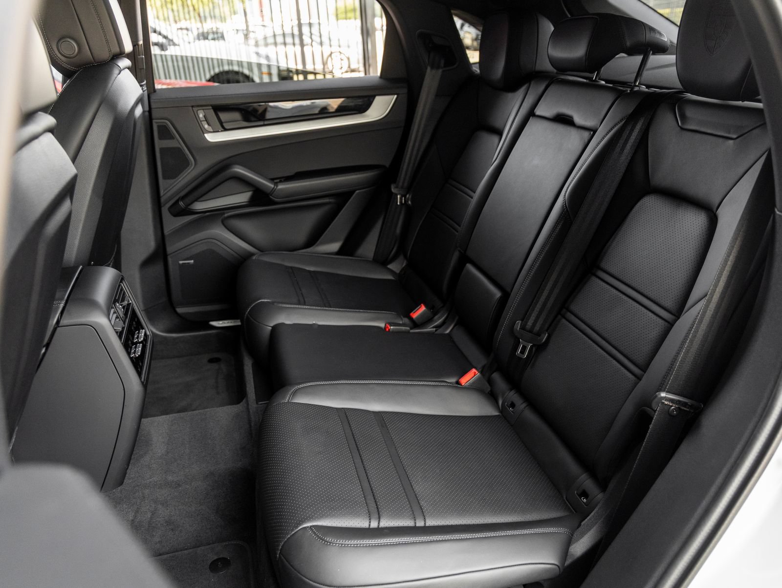 Certified 2025 Porsche Cayenne S AWD/4WD image 35