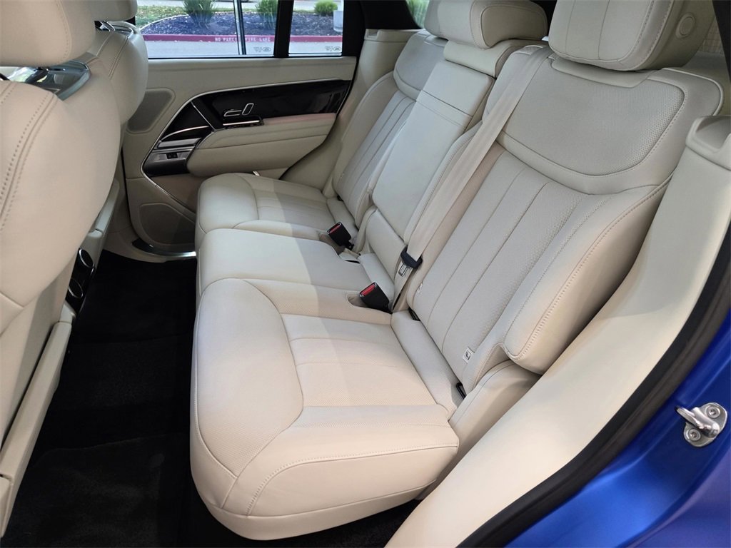 New 2025 Land Rover Range Rover SE image 9