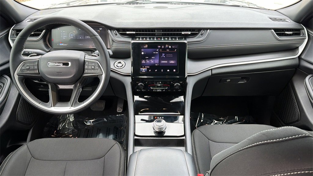 Used 2025 Jeep Grand Cherokee Laredo X w/ Luxury Tech Group I image 25