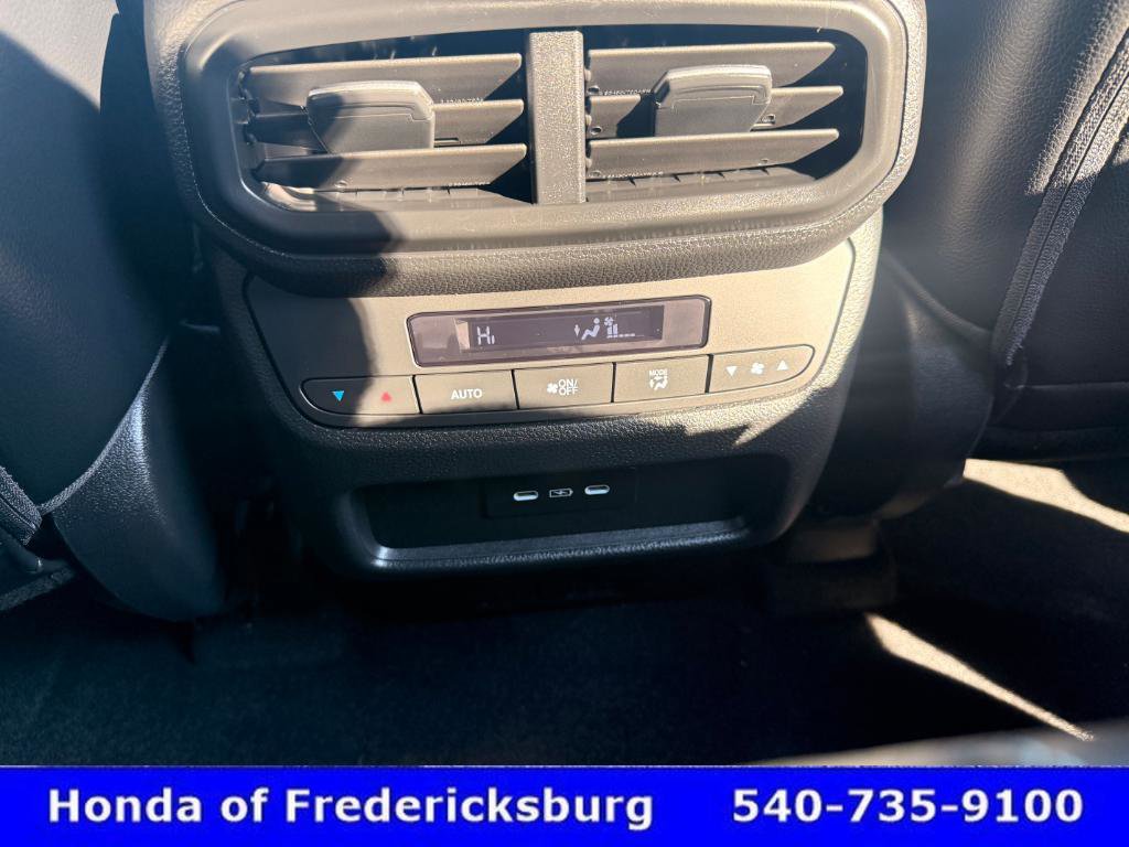 Certified 2025 Honda Pilot Touring image 39