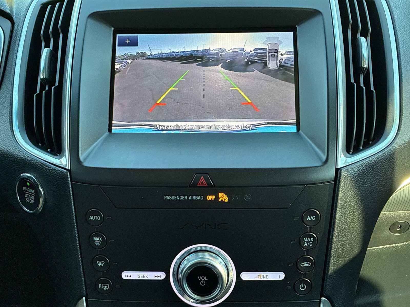 Used 2020 Ford Edge Titanium w/ Class II Trailer Tow Package AWD/4WD image 24