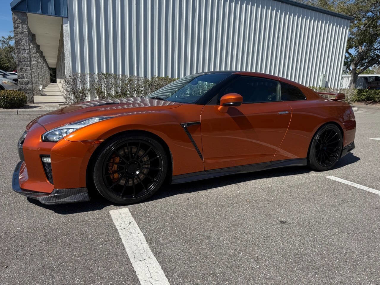 Used 2017 Nissan GT-R Premium AWD/4WD image 2