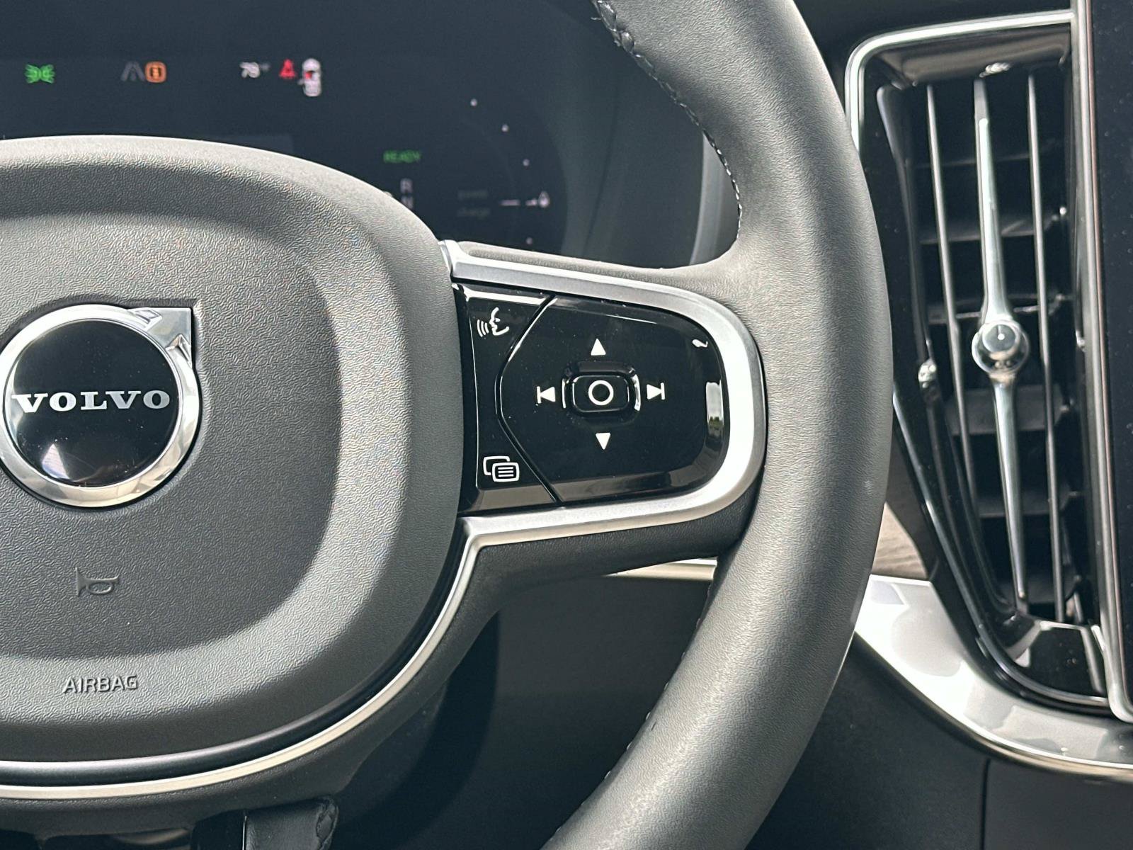 New 2026 Volvo XC90 T8 Plus w/ Protection Package Premier AWD/4WD image 9