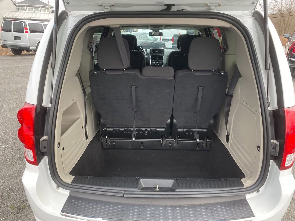 Used 2018 Dodge Grand Caravan SE w/ UConnect Hands-Free Group image 25