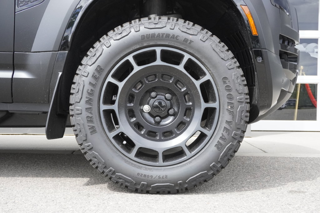 New 2026 Land Rover Defender 110 OCTA AWD/4WD image 32