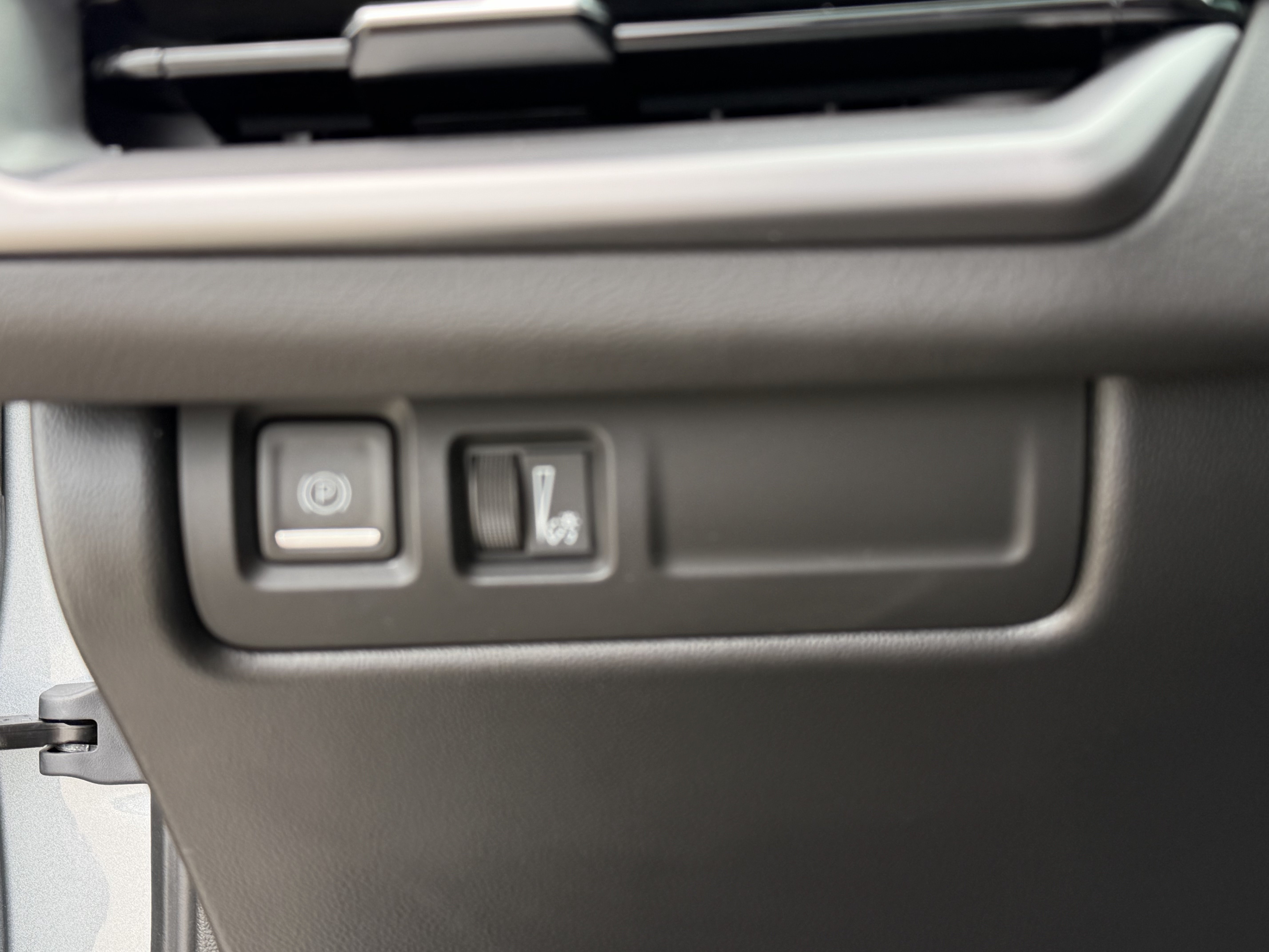 Certified 2024 Cadillac XT4 Premium Luxury FWD image 23