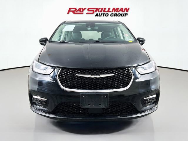 Used 2024 Chrysler Pacifica Touring-L FWD image 2