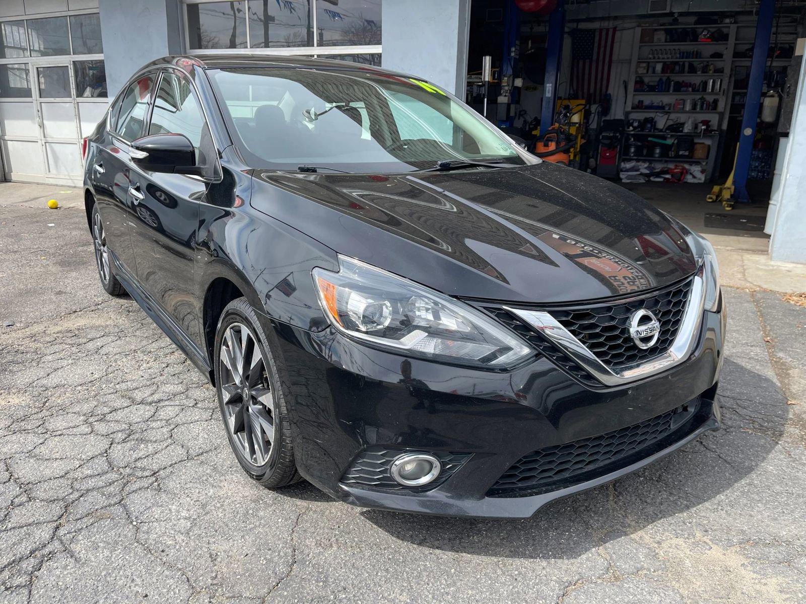 Used 2019 Nissan Sentra SR image 2