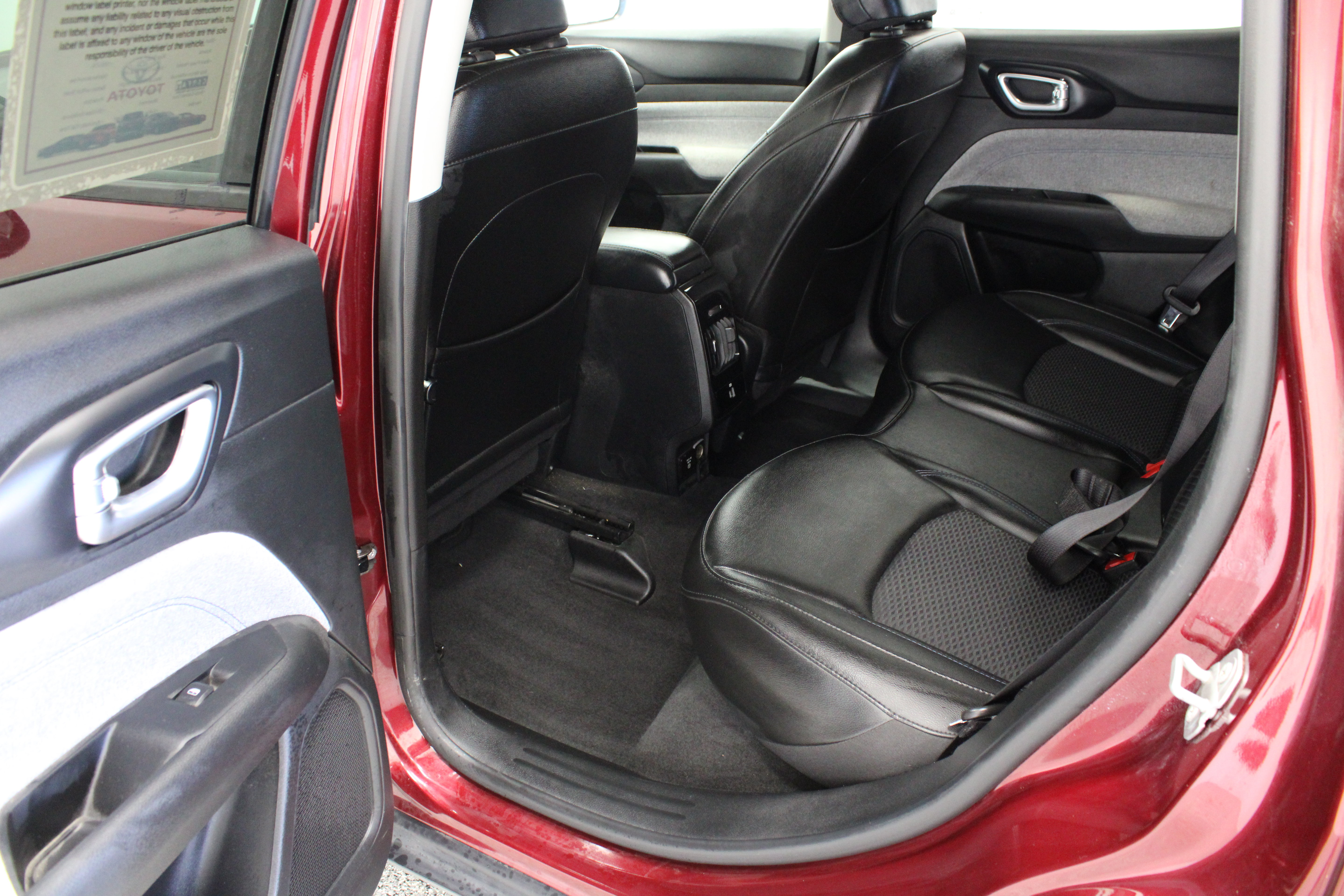 Used 2022 Jeep Compass Latitude w/ Convenience Group AWD/4WD image 27