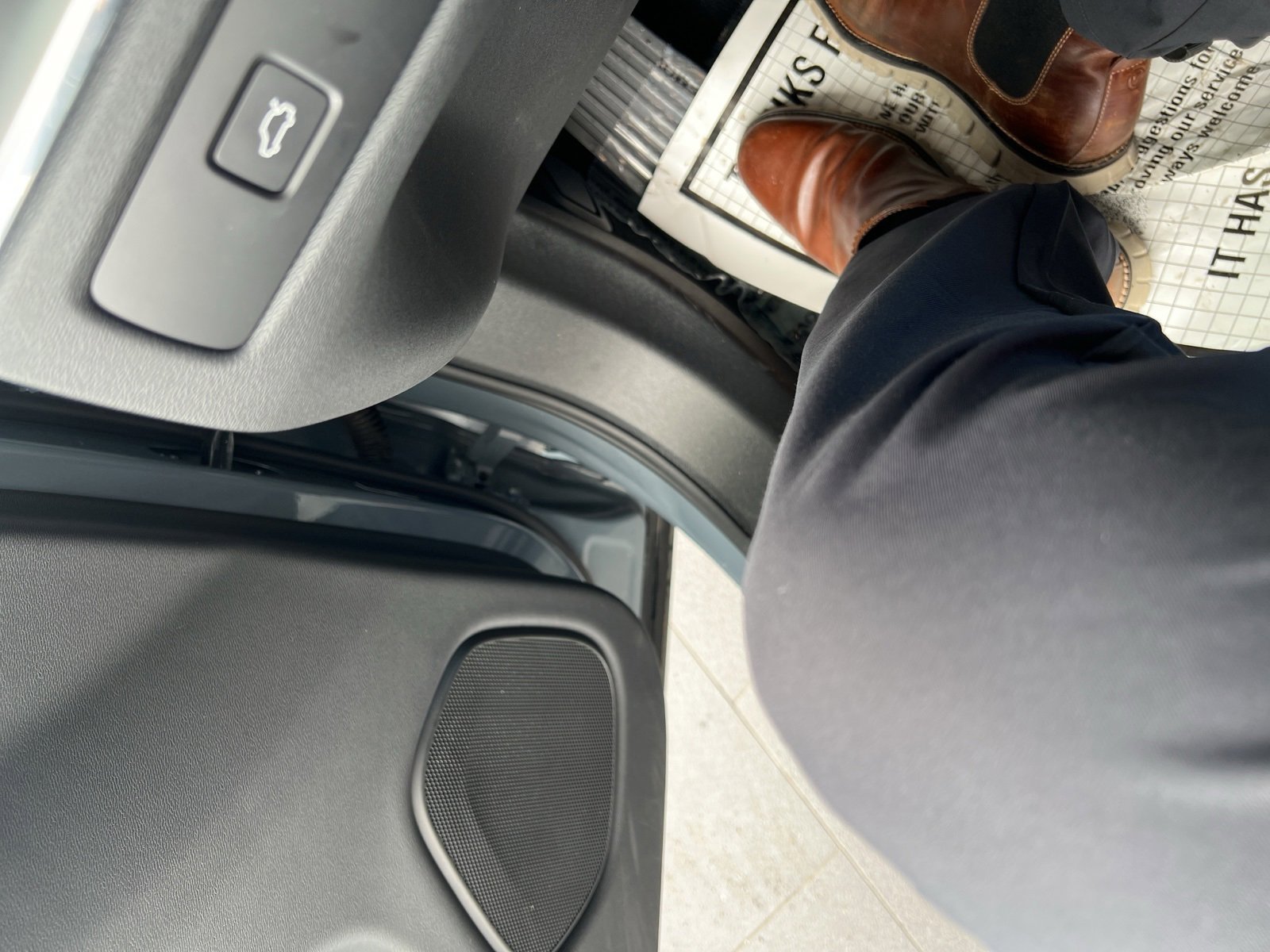 Used 2024 Volvo XC60 B5 Core image 14