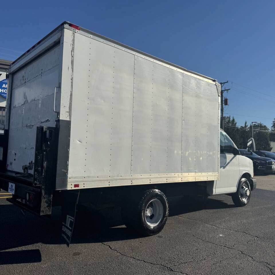 Used 2010 Chevrolet Express 3500 RWD image 15