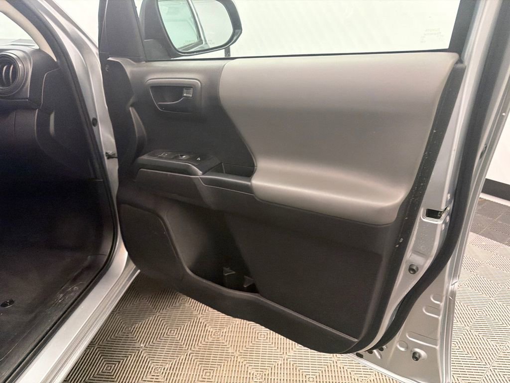 Used 2023 Toyota Tacoma SR AWD/4WD image 15