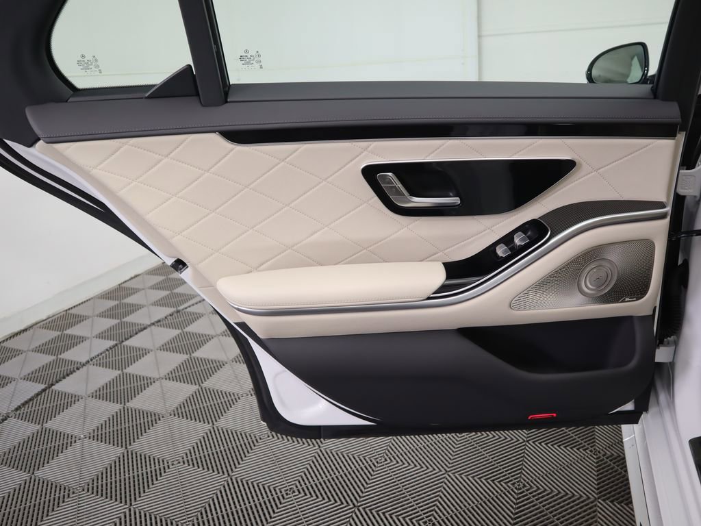 New 2026 Mercedes-Benz S 580e 4MATIC Sedan image 28