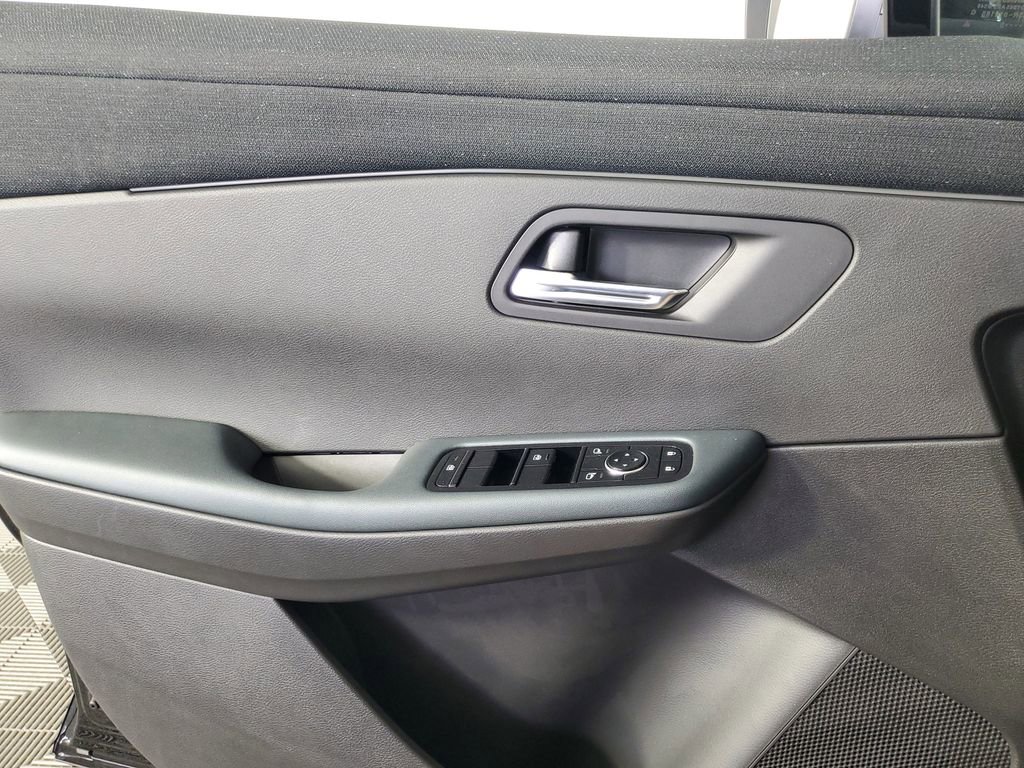 New 2026 Nissan Leaf SV+ w/ Floor Mat Package (SV+) image 26