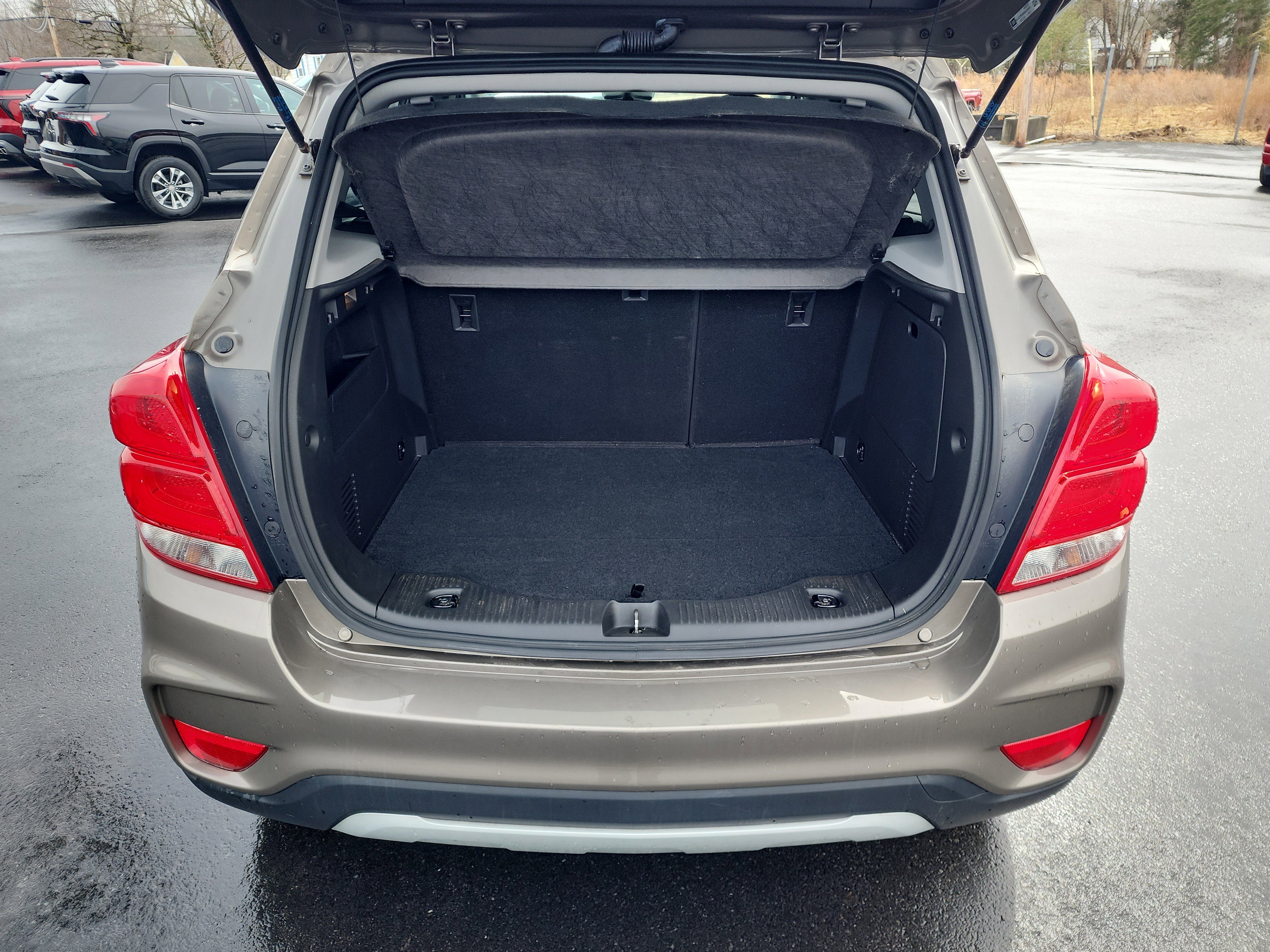 Used 2021 Chevrolet Trax LT w/ LT Convenience Package image 26