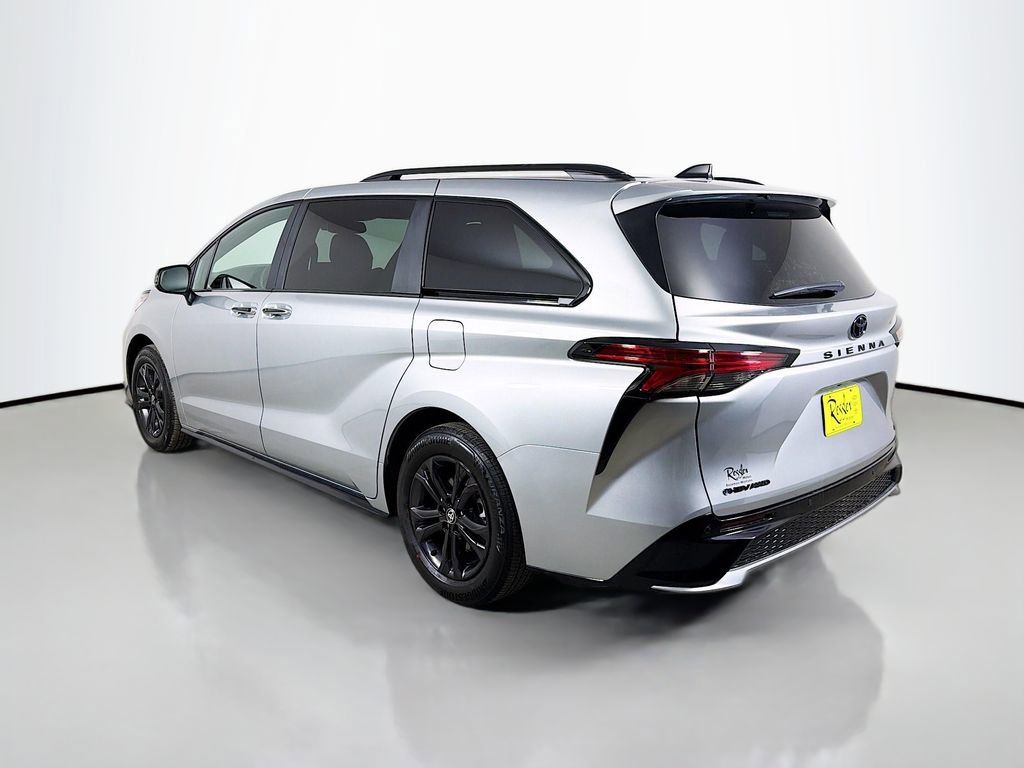 Used 2025 Toyota Sienna XSE w/ XSE Plus Package image 8