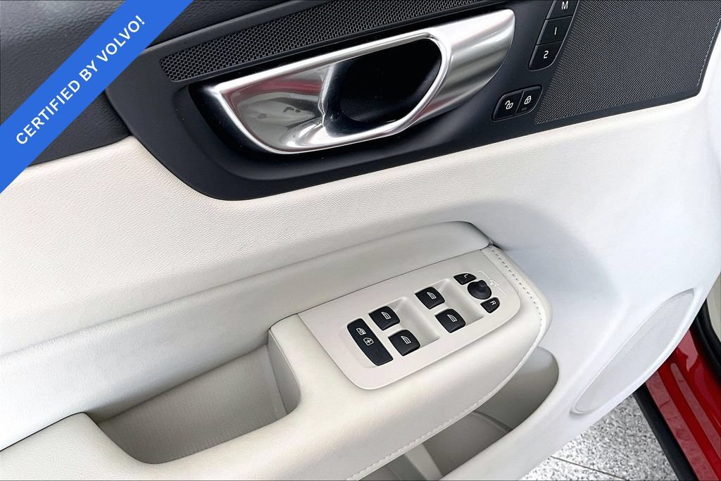 Certified 2025 Volvo XC60 B5 Plus AWD/4WD image 32