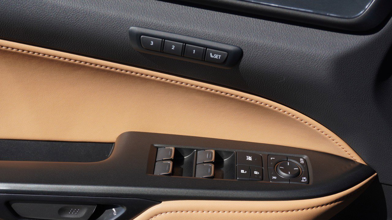 Used 2025 Lexus NX 250 FWD w/ Towing Package (2000 Lbs) image 22