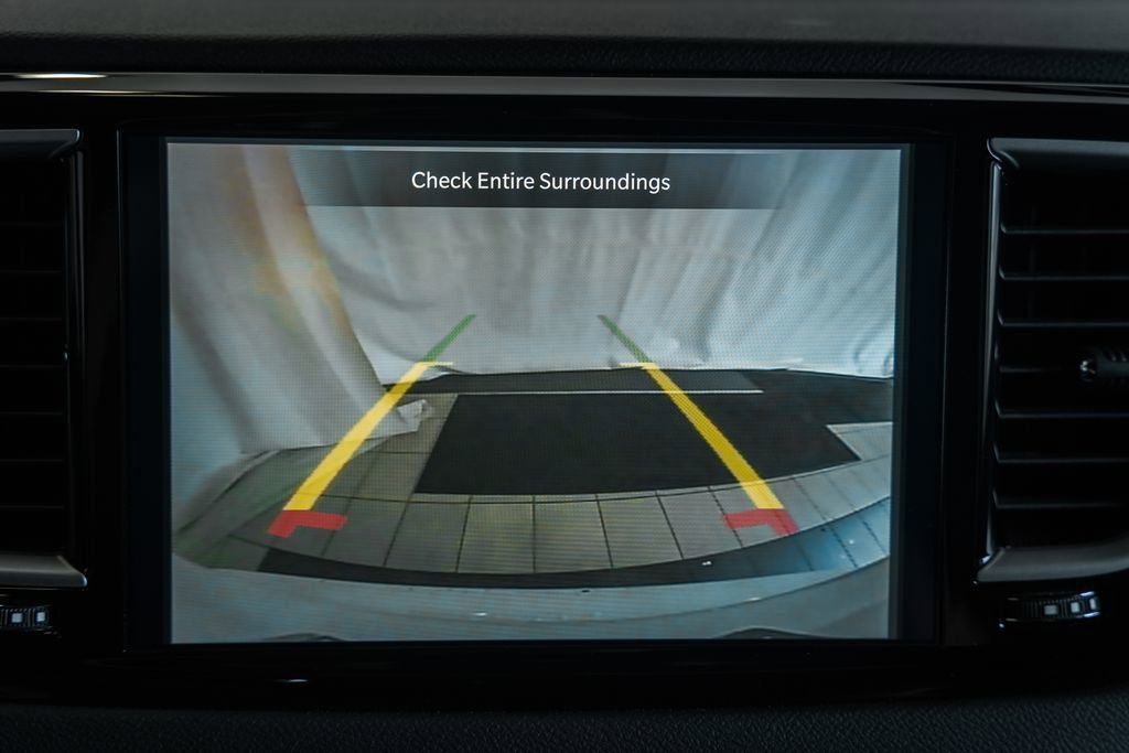 Used 2025 Chrysler Pacifica Select image 47