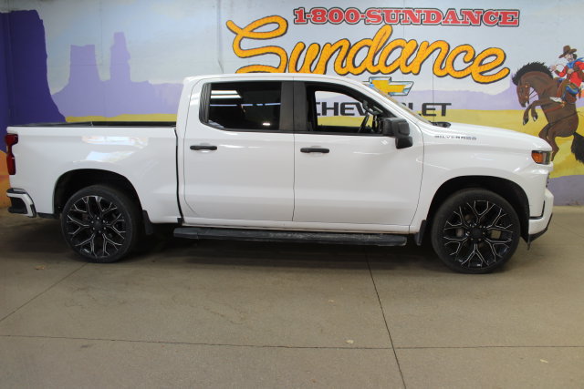Used 2019 Chevrolet Silverado 1500 Custom w/ Custom Value Package AWD/4WD image 1