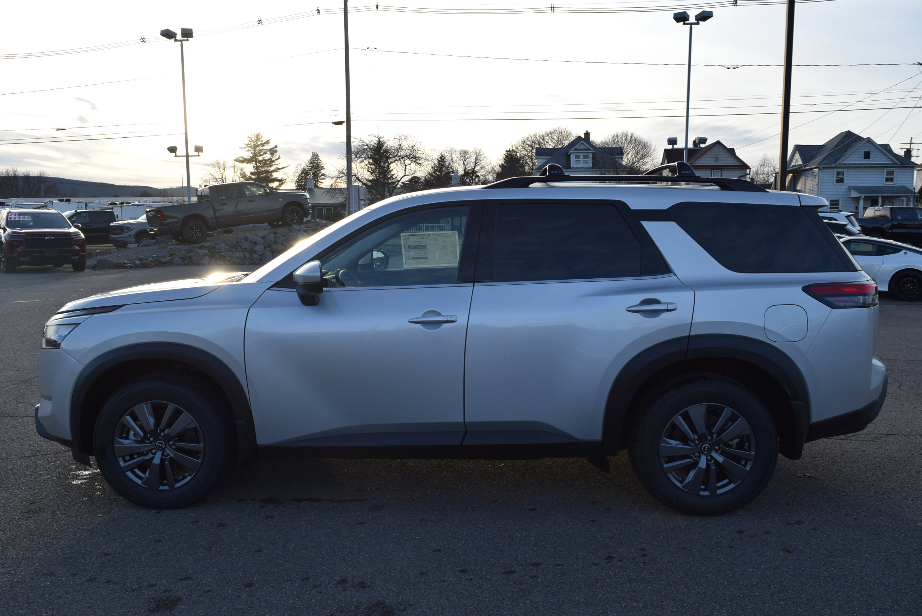 New 2025 Nissan Pathfinder SV