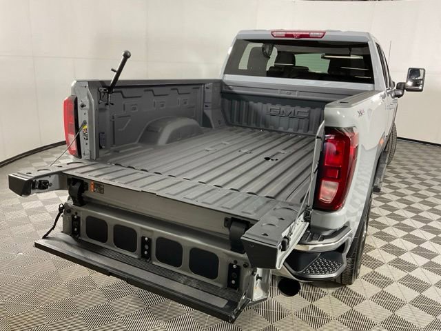 Used 2025 GMC Sierra 2500 SLE w/ SLE Value Package; image 32