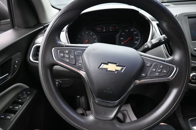 Used 2021 Chevrolet Equinox LS w/ LS Convenience Package FWD image 2