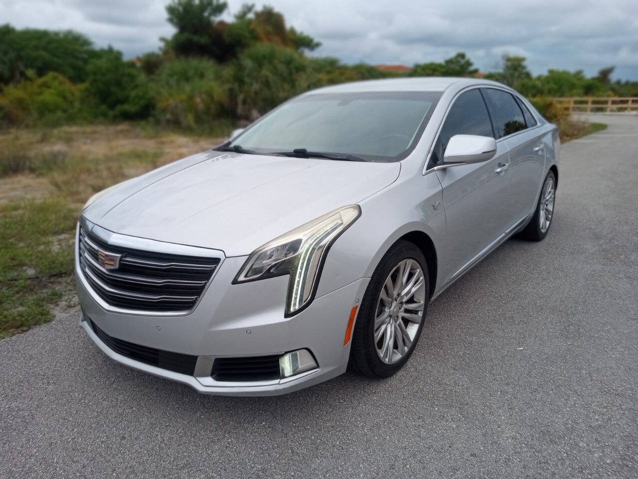 Used 2018 Cadillac XTS Luxury FWD image 2