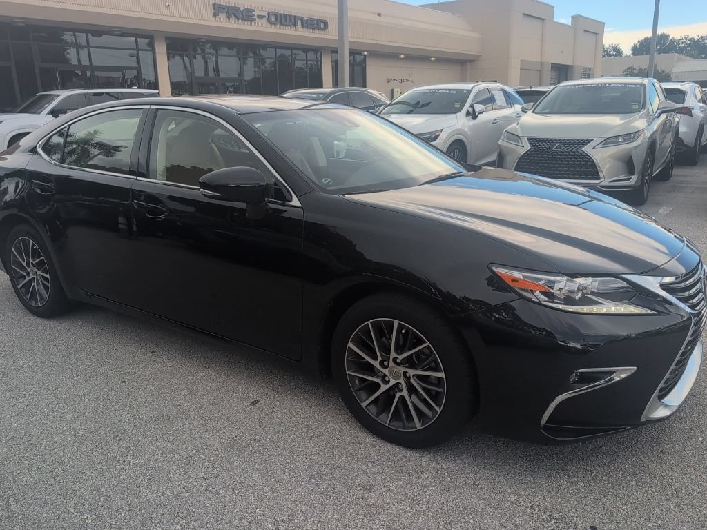 Used 2016 Lexus ES 350 w/ Luxury Package w/Wood Trim FWD image 4